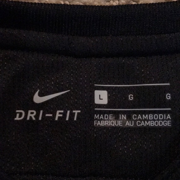 Black Nike dri fit short sleeve - Picture 4 of 4